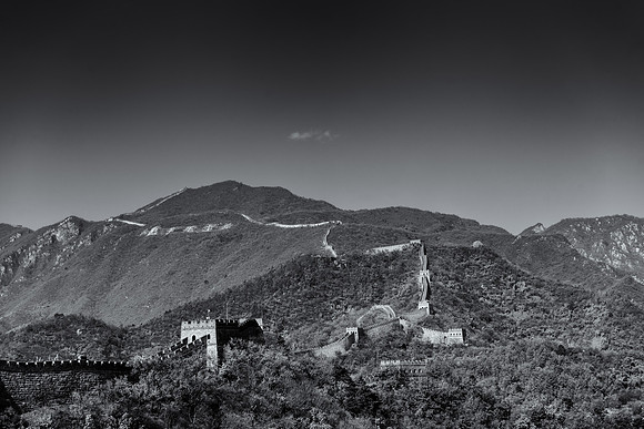 Black and white shot looking west along the Great Wall.