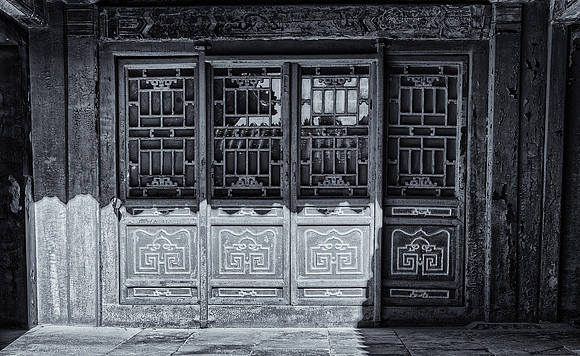 Black and white treatment of similar doors in the Forbidden City (to the color version).