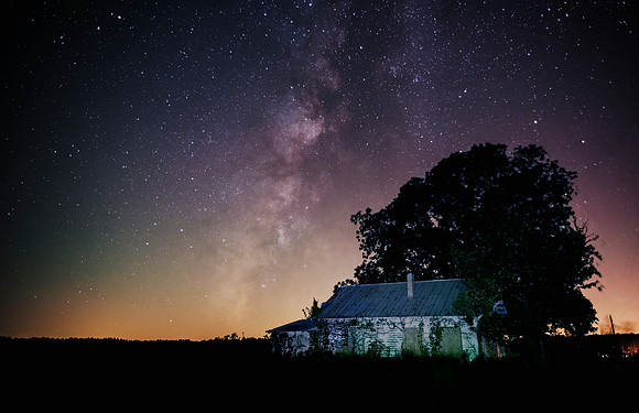 Milky Way over an abandoned farmhouse in eastern North Carolina; not far from Phelps Lake State Park.